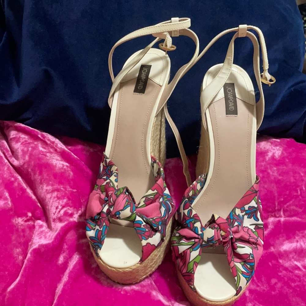 Joan & David Wedges Never Worn Size 9 1/2 FLAW